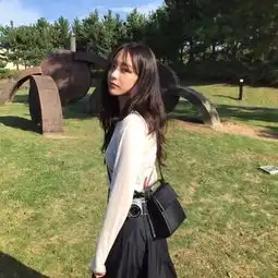 女生头像两个陌生人坠入爱河,只有一个人知道这并非偶然