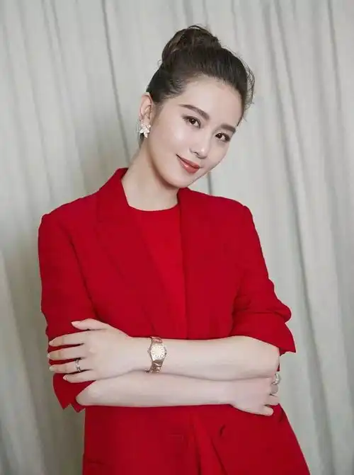 怀孕5个月的刘诗诗竟美成这样逆生长的肌肤状态绝佳的气质女神刘诗诗本人