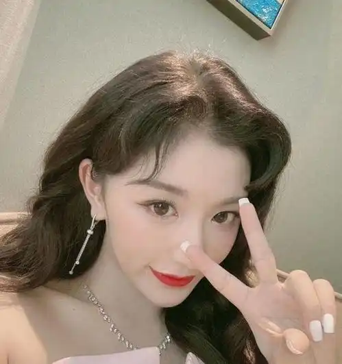 入选jyp后离奇回国,曾受谢霆锋赏识力捧,参加选秀却遭资本打压