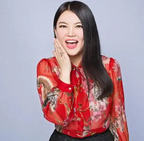 林心如的项链三个亿,李湘的手表一千万,郭晶晶才让人涨知识
