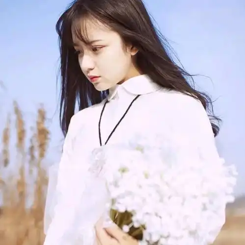 女生头像放下过去,成全现在