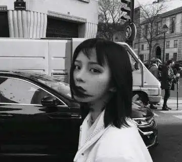 一花一世界,一叶一如来,一砂一极乐,一笑一尘埃