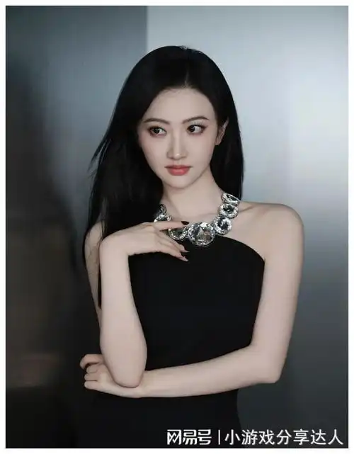 女星景甜又美又飒造型气质在线