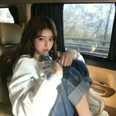 2019最新女生微信头像每个美女都有着独特的新颖气质