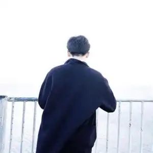 深沉暗黑男生头像黑白渲染心境