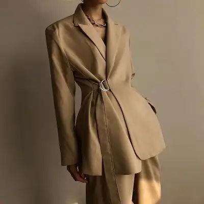 女人最适合的微信头像喜欢就去买没钱就去赚