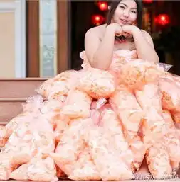 泰女子用大虾恶搞虾饼裙子毫无违和感