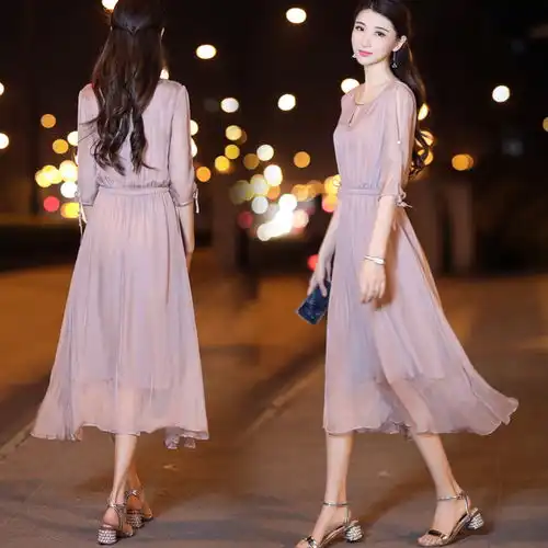 其他衣服减龄都是骗人的,只有粉色少女裙才是减龄女王,减龄时尚