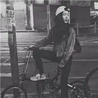 女生霸气头像黑白高冷带字女生头像