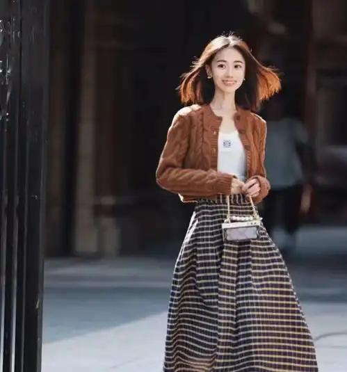 秋天流行穿长裙,优雅气质有女人味,出街回头率满分