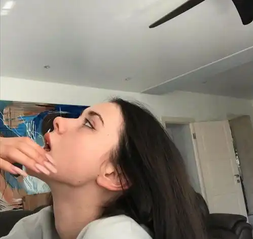 欧美风女生头像多种一束玫瑰吧