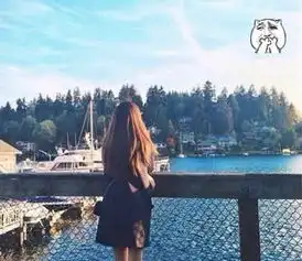 快手小姐姐走红,两米长发背影妖娆,可一回头吓得手机掉地上了