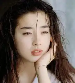 她17岁拍裸照历劫坎坷婚姻,如今44岁终遇良人还把脱掉的衣服一件件穿了回来