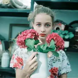 姑娘与那些鲜花菊花的唯美图