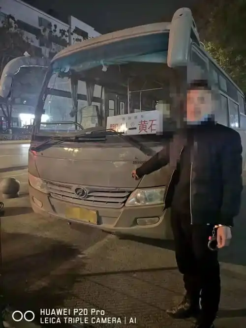 鄂州一醉汉殴打大巴车司机,结果被刑拘