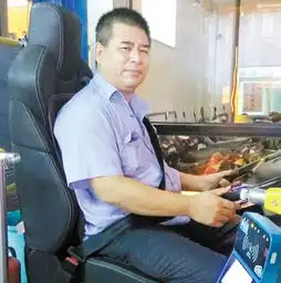 究竟咋回事江门一公交车违规掉头,交警没处罚,乘客也扬起大拇指