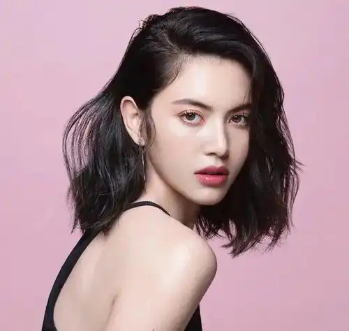 据说,她属于人间绝色,美到窒息