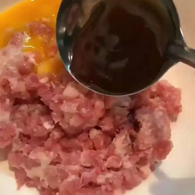 这道菜香辣美味,做法简单,能降脂减肥,女人要多吃