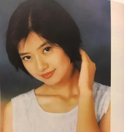 组图高圆圆少女时期旧照曝光大眼水灵短发学生妹造型清纯