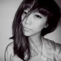 灰白伤感qq女生头像为何你总对我如此冷漠