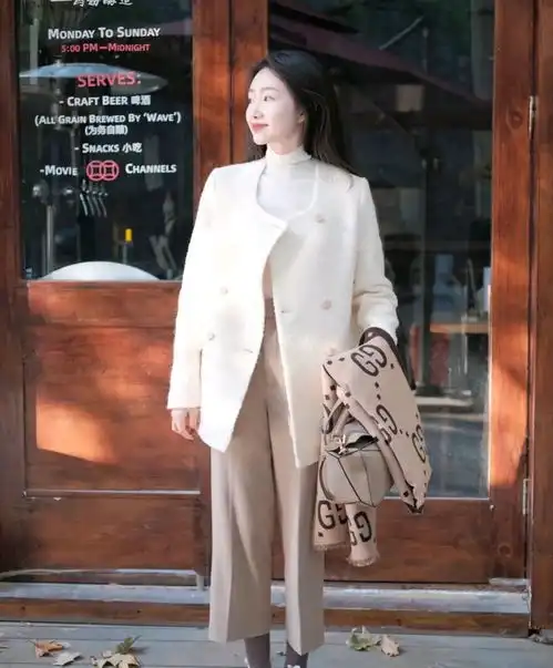 步入中年的女人,不要再穿牛仔裤了,可以试试直筒裤