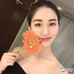 广东女大学生选美夺冠获320万跑车