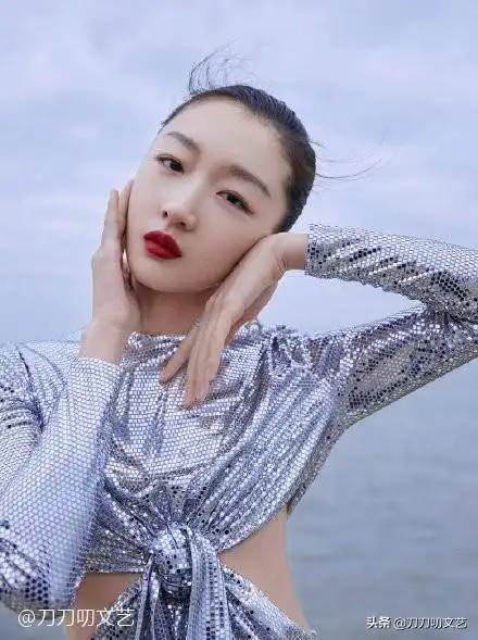 金鸡红毯动人时刻刘德华用幸福换肖央得奖,黄晓明给千玺庆生