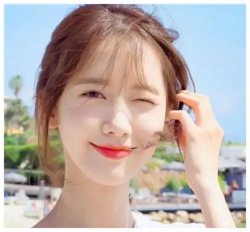 她是顶级的韩国美女,鹿晗都曾对她欣赏不已,如今29岁活成了这样