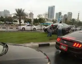 迪拜有些车不能随便拍照,否则罚款能吓到你