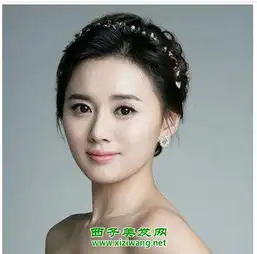 适合白领女生的盘发发型五款白领盘发简约大方中不乏时尚