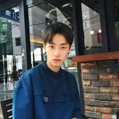 努力为青春奋斗的热血男生高雅励志头像