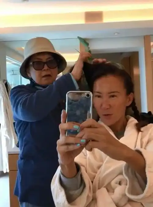 不老女神李玟,最近却遭遇翻车现场,网友直呼认不出来