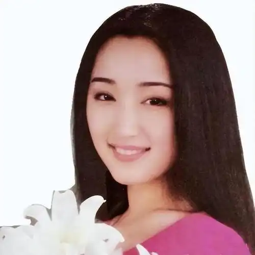 杨钰莹前任出狱后娶妻生子,而她51岁仍未婚,托起母亲的晚年