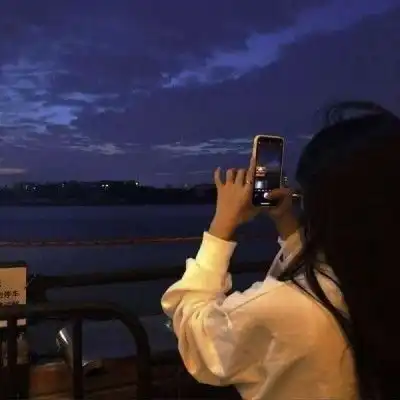 不太明显的悄咪咪委屈文案