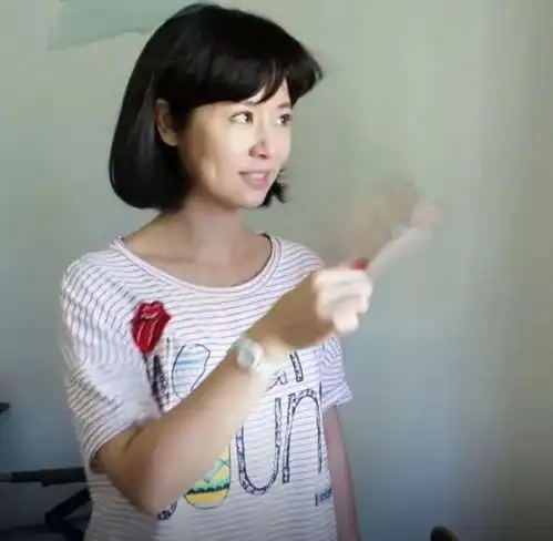 林心如泳装照上热搜,皮肤白皙紧致,贴脸镜头素颜不像48岁