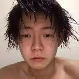 看了这哥们的照骗,真心觉得修图不是女孩纸们的专利啊