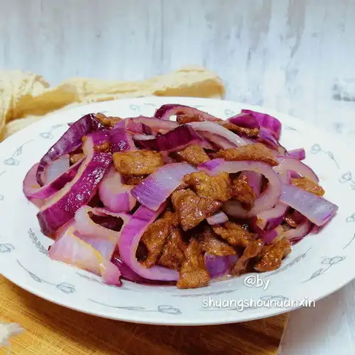 洋葱炒牛肉的做法洋葱炒牛肉怎么做双手暖心的菜谱美食天下