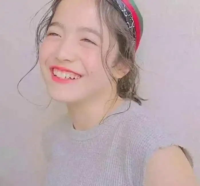 别再说卷发显老啦这款卷发适合所有脸型的女生