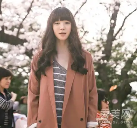 适合大脸型韩式发型和长卷发女孩的发型