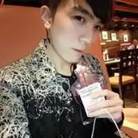 忧郁的qq男生头像你曾经说我是你的全世界