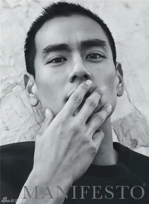 求彭于晏帅气清新的头像