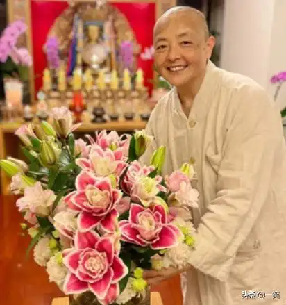 琼瑶女郎刘蓝溪突然去世,享年61岁,曾在亲人声泪中坚持剃度出家