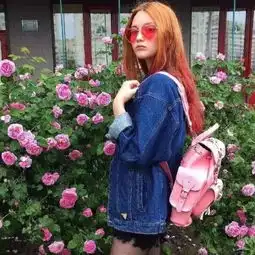 高清时尚的欧美女生头像面对爱情不忘初心