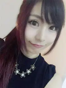 日本歌手叶月佐和秀治愈系笑容和修长美腿