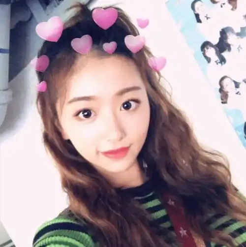 孔雪儿的颜值长在审美上,少女时期旧照流出,从小就是一张女团脸