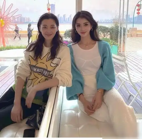 网红与明星真的有壁范冰冰与网红合照差距大,站边上颜值仍出众