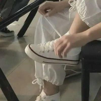 迪士尼公主不露脸女生头像文案