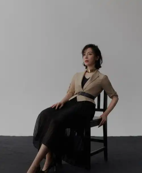 谁说气质和时尚不能并存看看陈数的穿搭,优雅高级有女人味