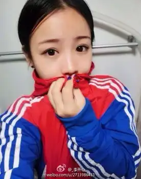 痴情少女的个性自拍拾别人心碎的荒织一串美丽的谎