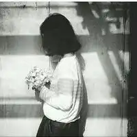 求黑白真人女生头像